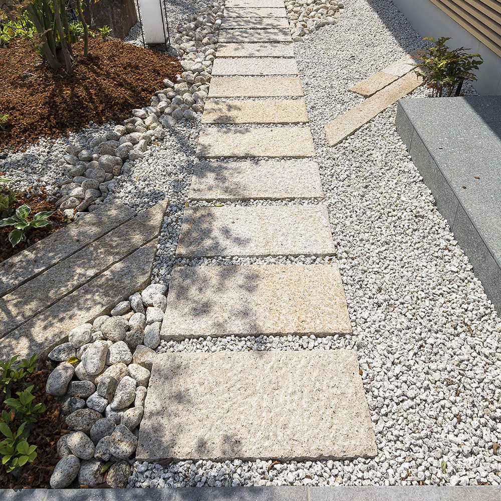 御影板石 錆 五面ノミギリ仕上げ | 造園資材館