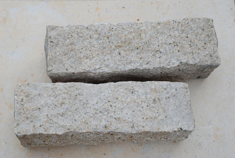 御影ピンコロ 錆 割肌仕上げ | 造園資材館