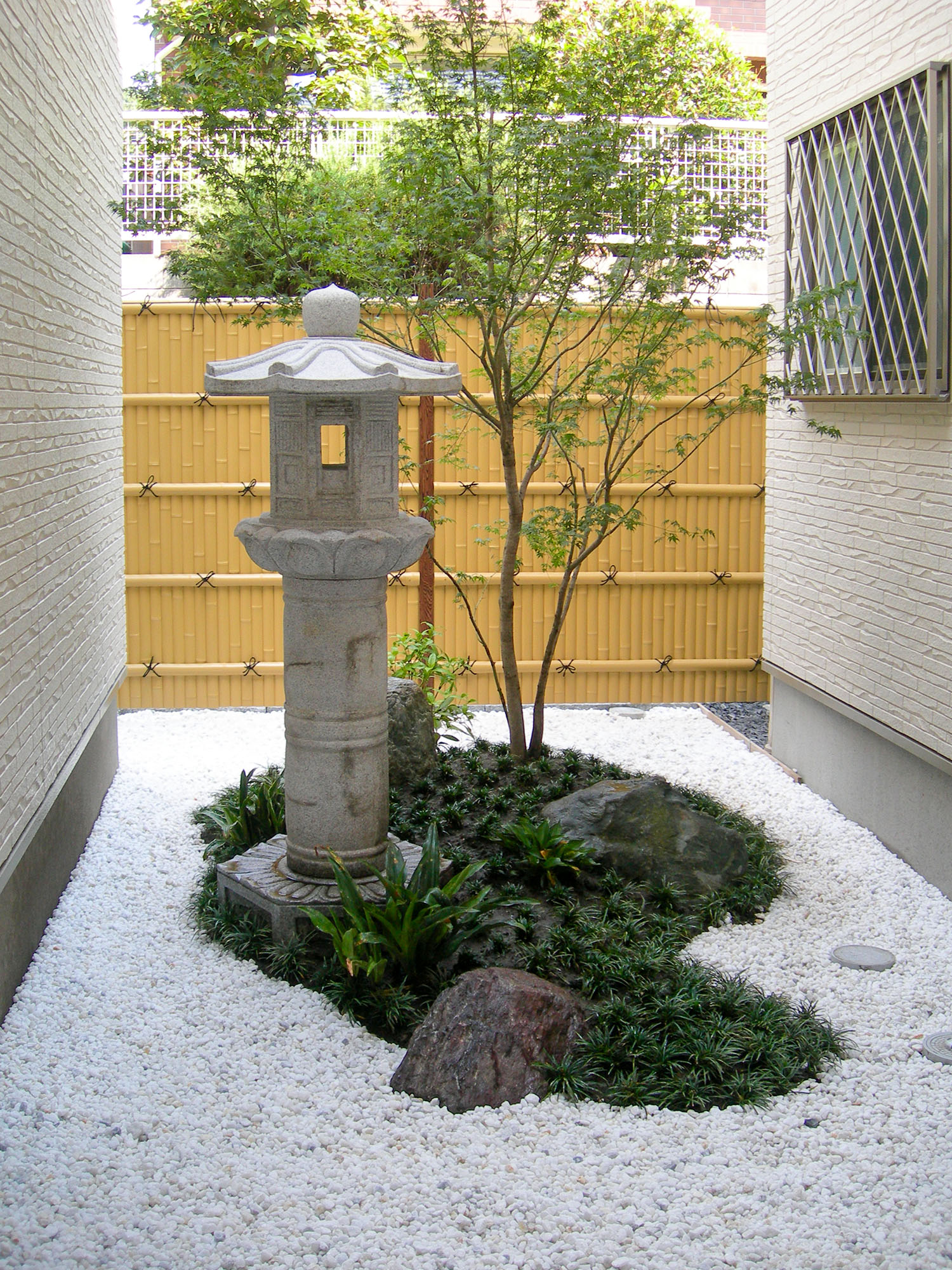 柚木 白 | 造園資材館