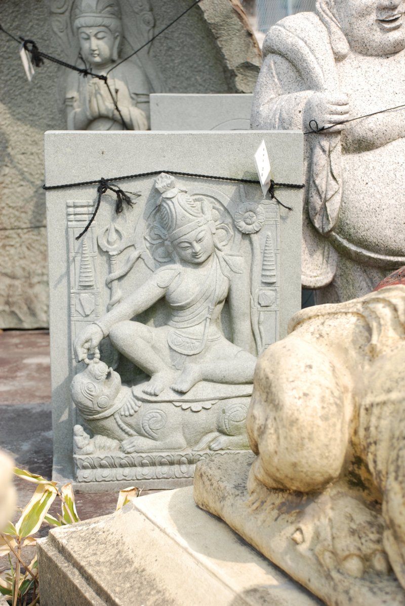 御影石 仏 角型 緑 | 造園資材館