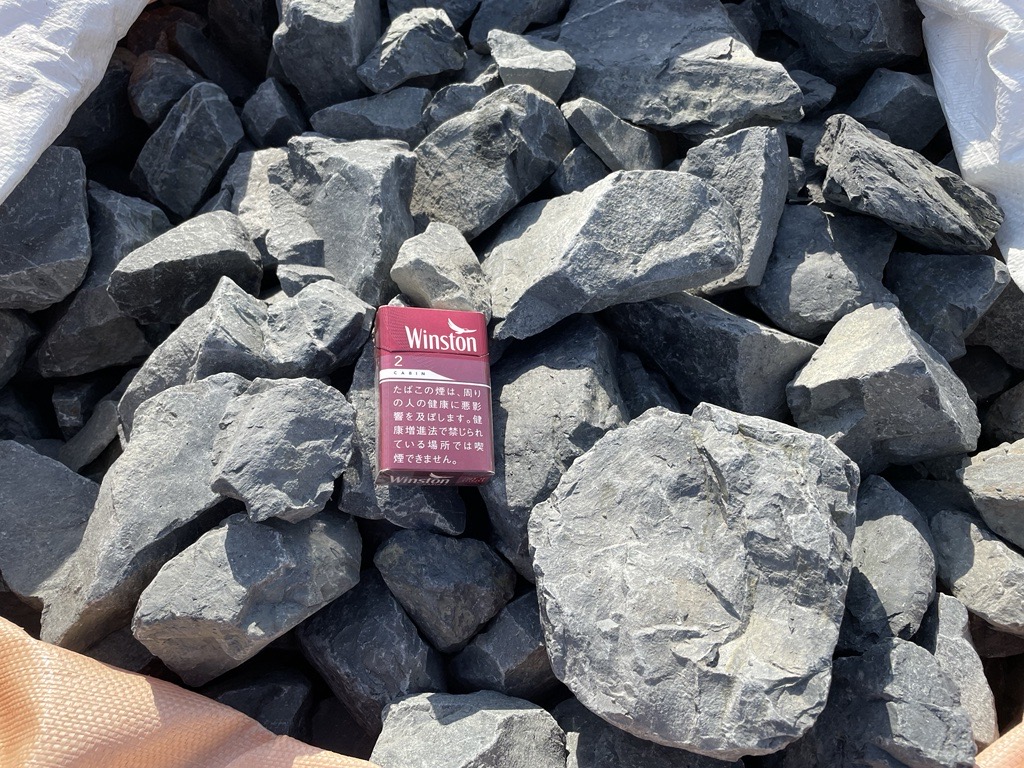 揖斐黒砕石 | 造園資材館