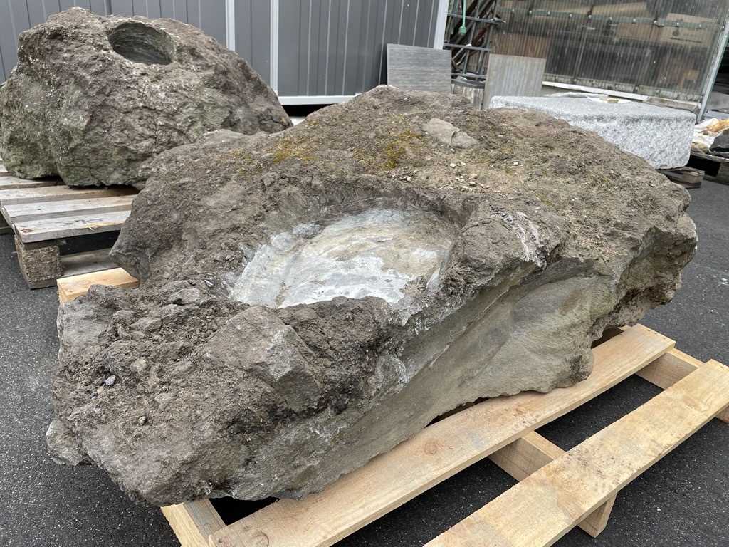 山梨県産富士石 溶岩 水鉢 ミカン彫り | 造園資材館